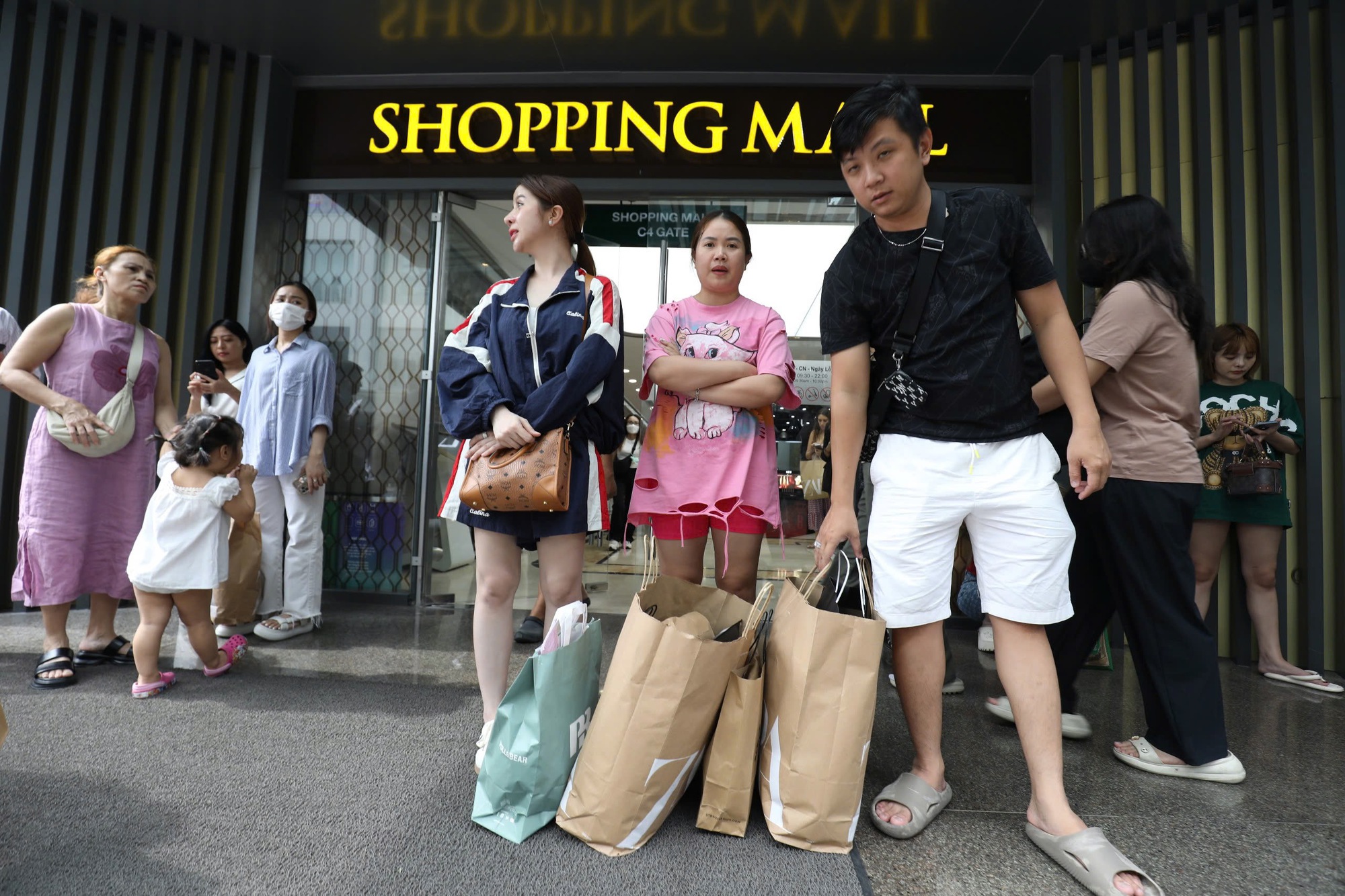 Chuyện gì đang xảy ra với các cửa hàng Black Friday ở Hà Nội? - Ảnh 25