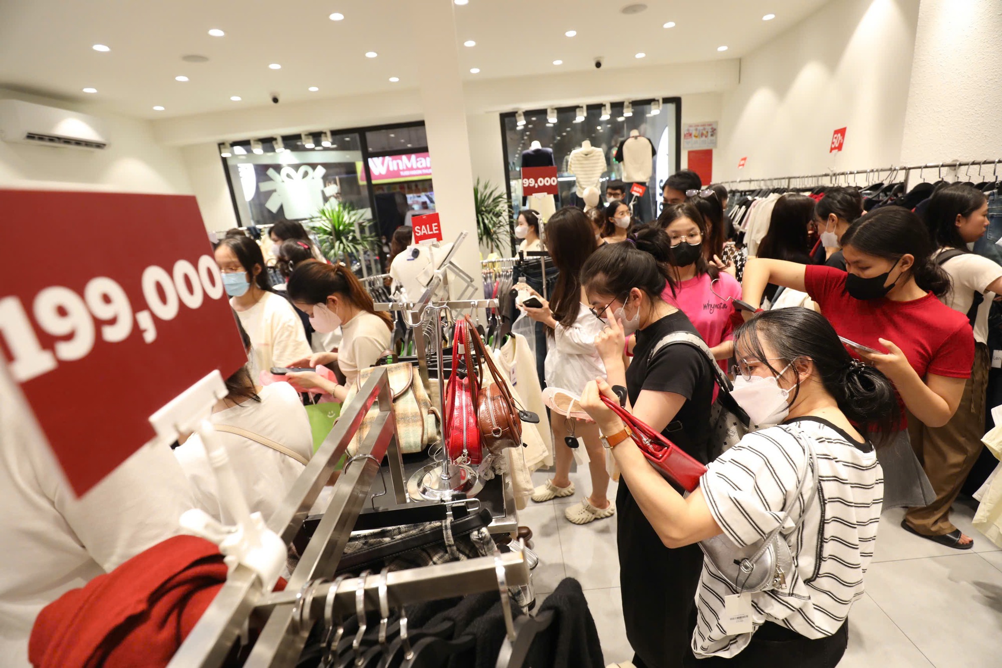 Chuyện gì đang xảy ra với các cửa hàng Black Friday ở Hà Nội? - Ảnh 19