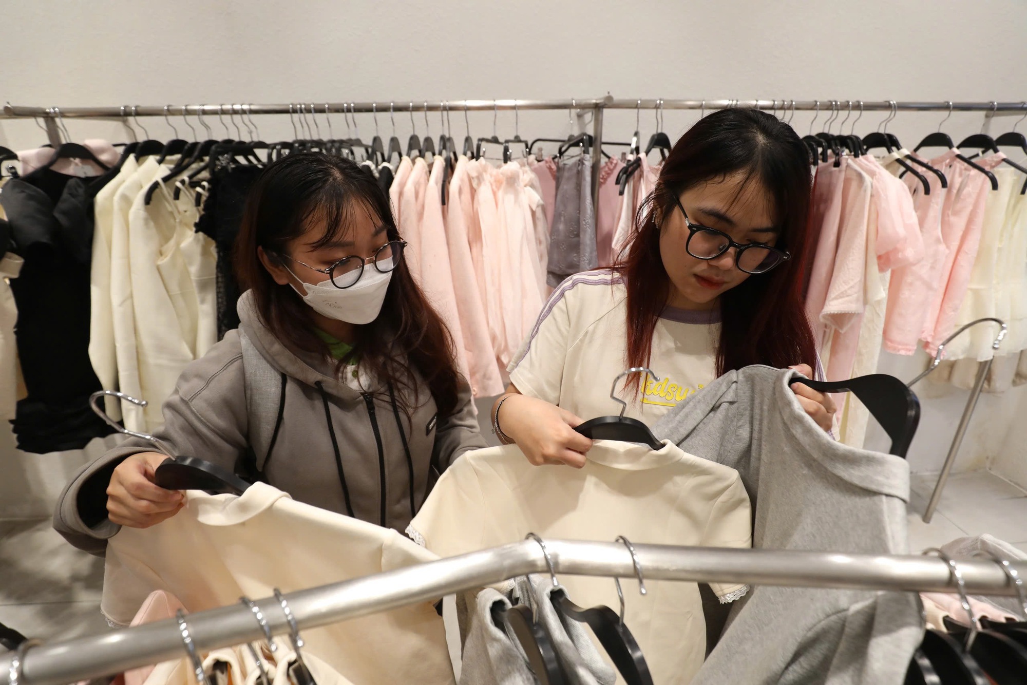 Chuyện gì đang xảy ra với các cửa hàng Black Friday ở Hà Nội? - Ảnh 24