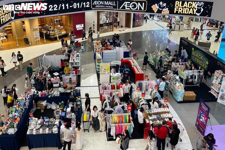 Cửa hàng ở Hà Nội giảm giá 'đỉnh nóc, kịch trần' tới 90% nhân Black Friday - Ảnh 10