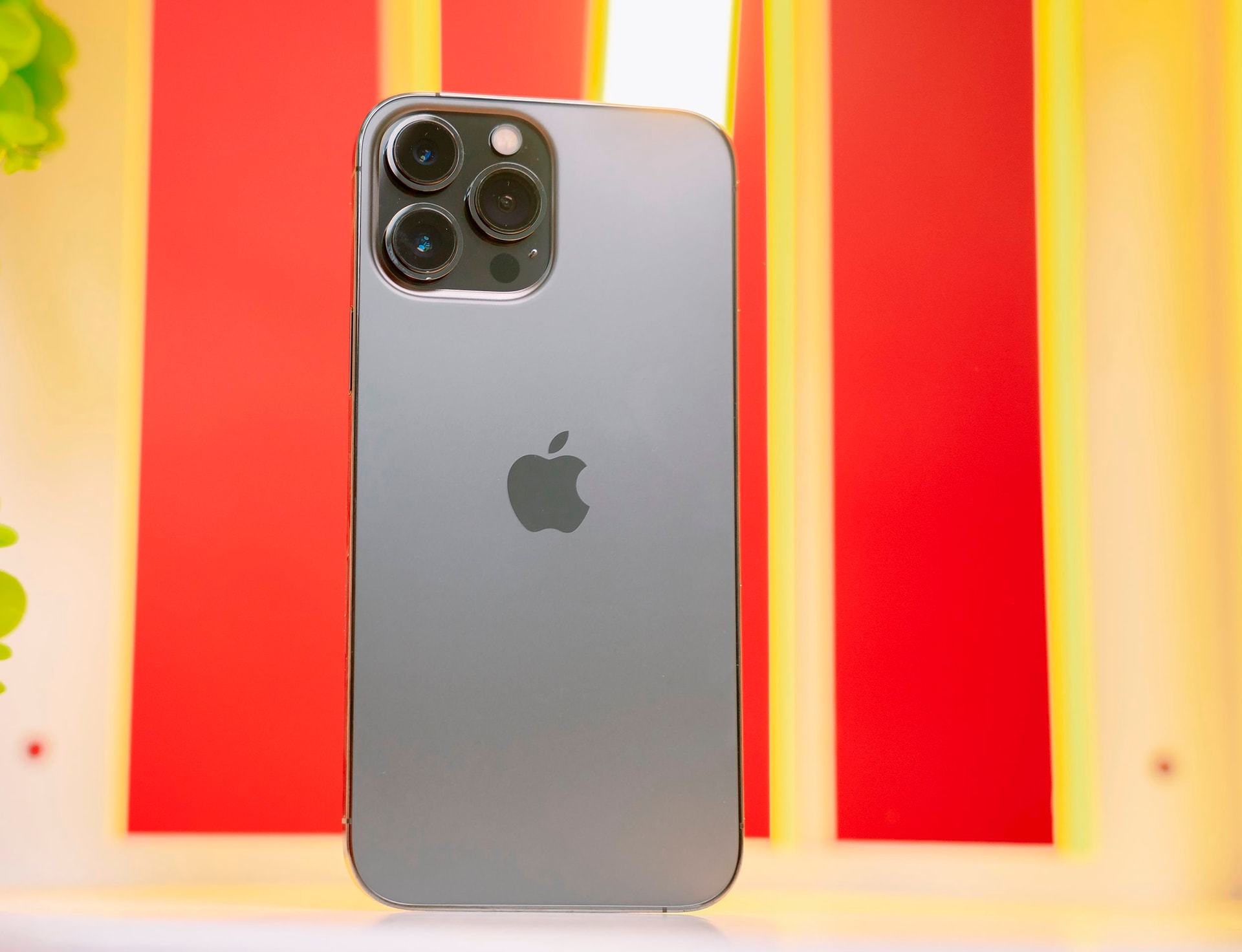 iPhone cũ không thể bỏ lỡ dịp Black Friday, iPhone 15 Pro Max giảm giá khó tin - Ảnh 3