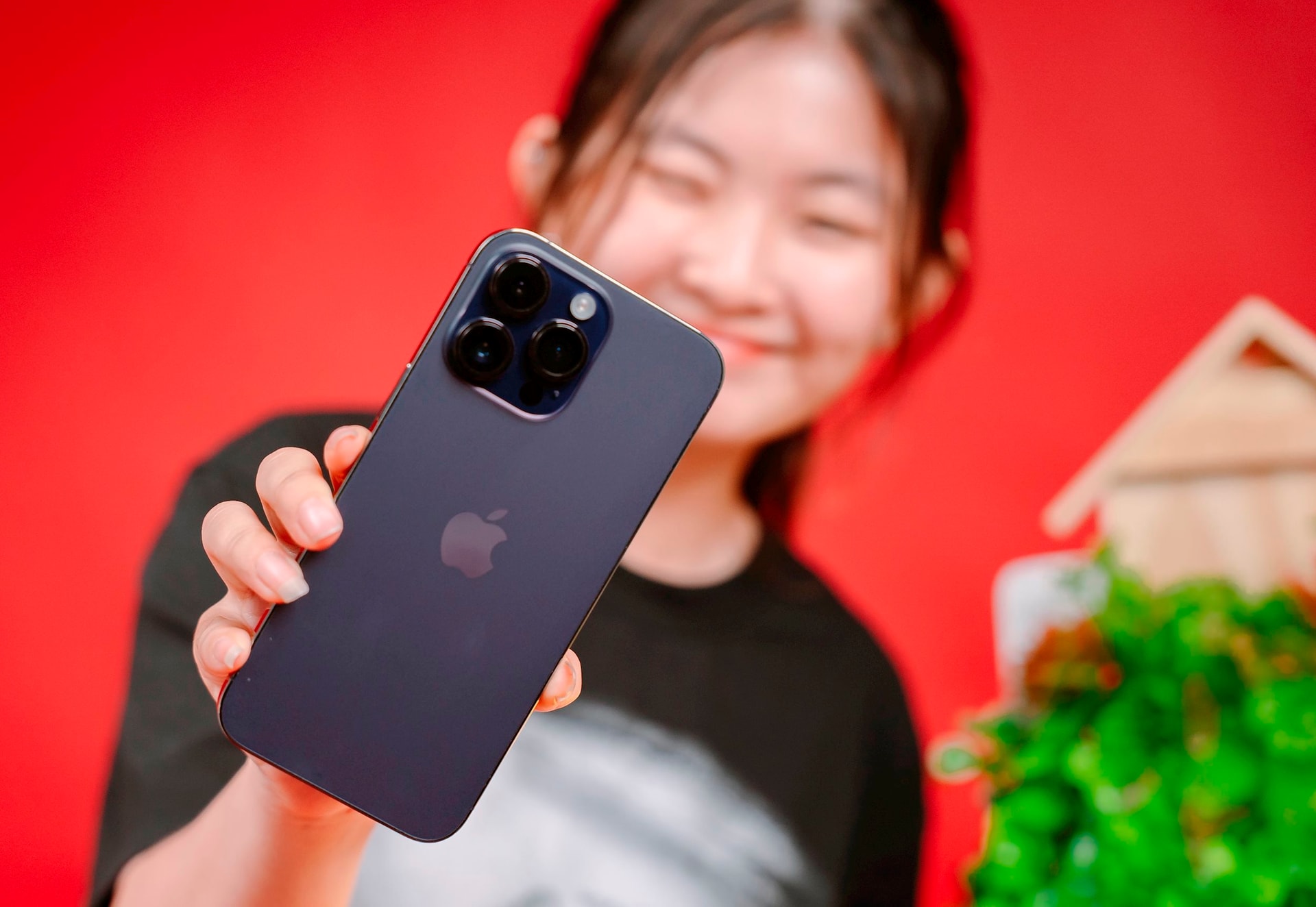 iPhone cũ không thể bỏ lỡ dịp Black Friday, iPhone 15 Pro Max giảm giá khó tin - Ảnh 1