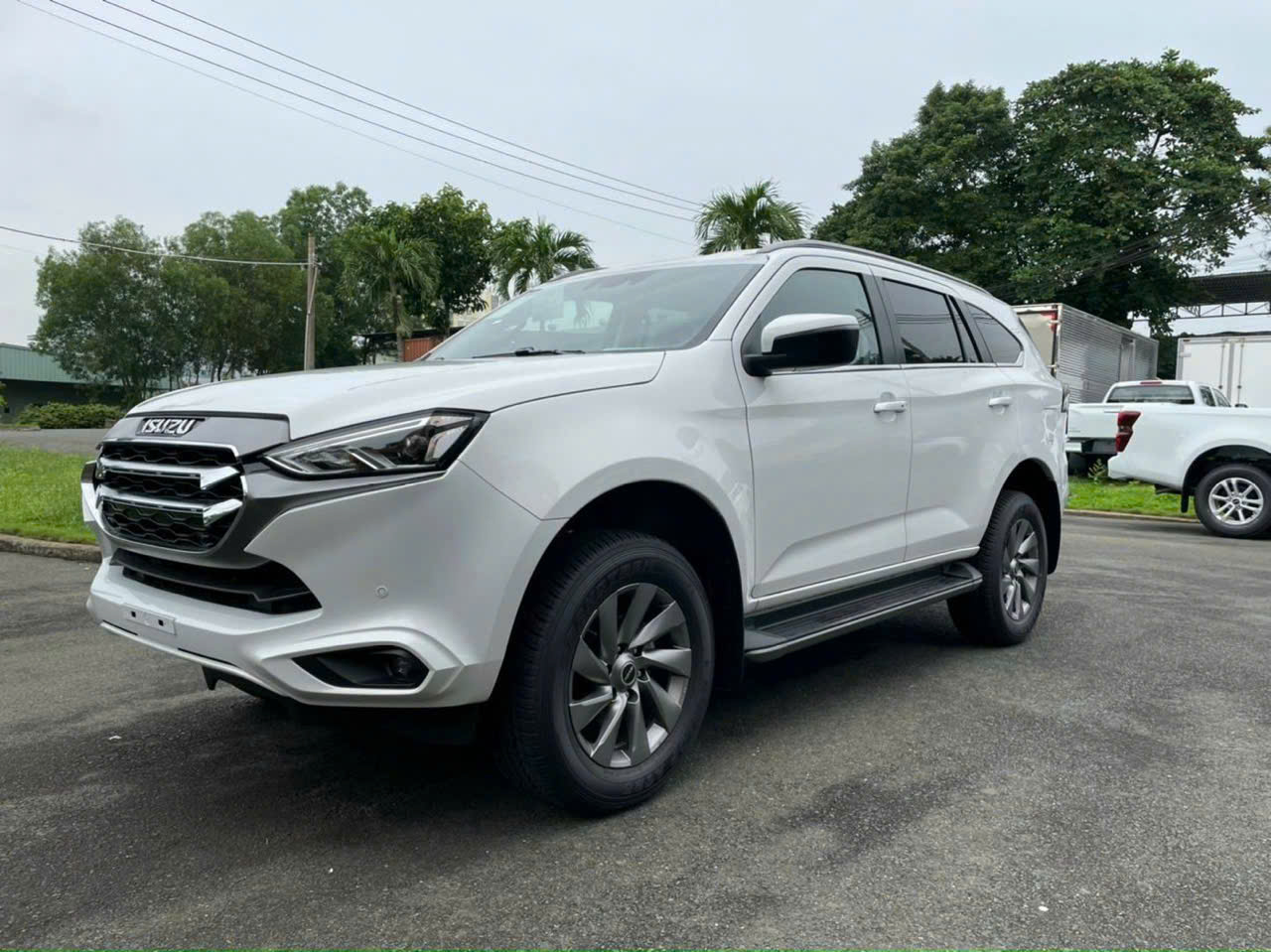 Loạt xe nhập khẩu giảm giá cả trăm triệu đấu ô tô lắp ráp đang 'chạy trước bạ': Nhiều mẫu giảm trên 200 triệu, nhảy xuống cạnh tranh cả xe nhóm dưới - Ảnh 10