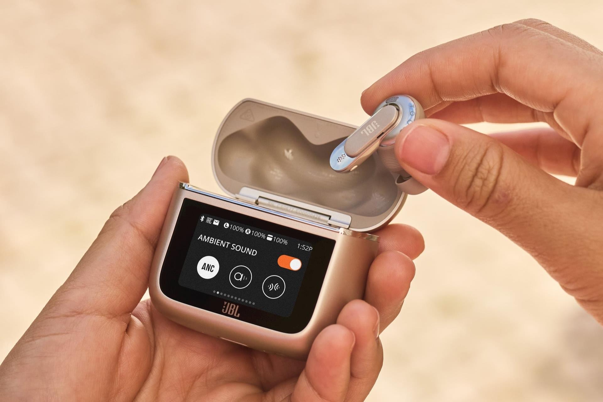 Tai nghe không dây nhiều công nghệ nhất của JBL về Việt Nam, giá 6 triệu - Ảnh 1