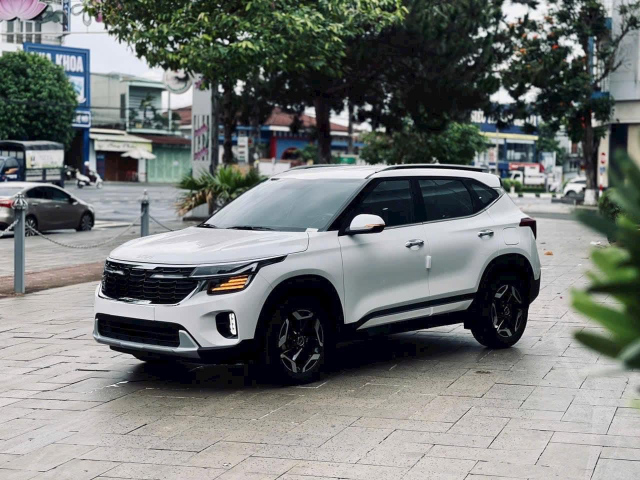 Loạt xe cán mốc doanh số 10.000 chiếc nhanh nhất thị trường Việt: Corolla Cross bị chê giá cao vẫn chốt đơn ầm ầm, Seltos 'hất' Kona lại bị Creta, Xforce qua mặt - Ảnh 2