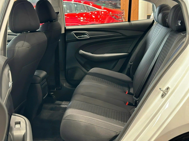 MG5 giảm giá ‘kịch sàn’ còn 295 triệu tại đại lý: Rẻ hơn 2 chiếc SH, là xe mới nhưng khách mua phải đánh đổi một điều - Ảnh 6