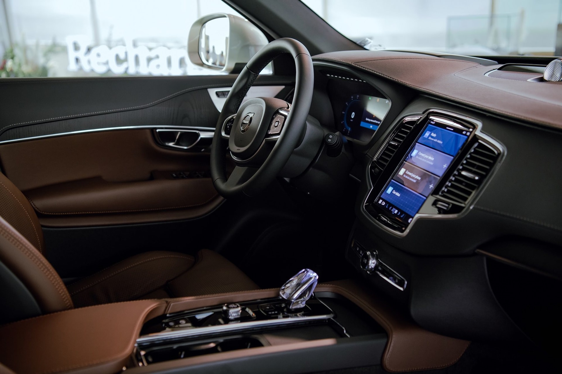 Đại gia ngành xe với doanh thu kỷ lục 900.000 tỷ tung "bom tấn" ở Việt Nam, mẫu xe thuần điện chạy 512km - Ảnh 8