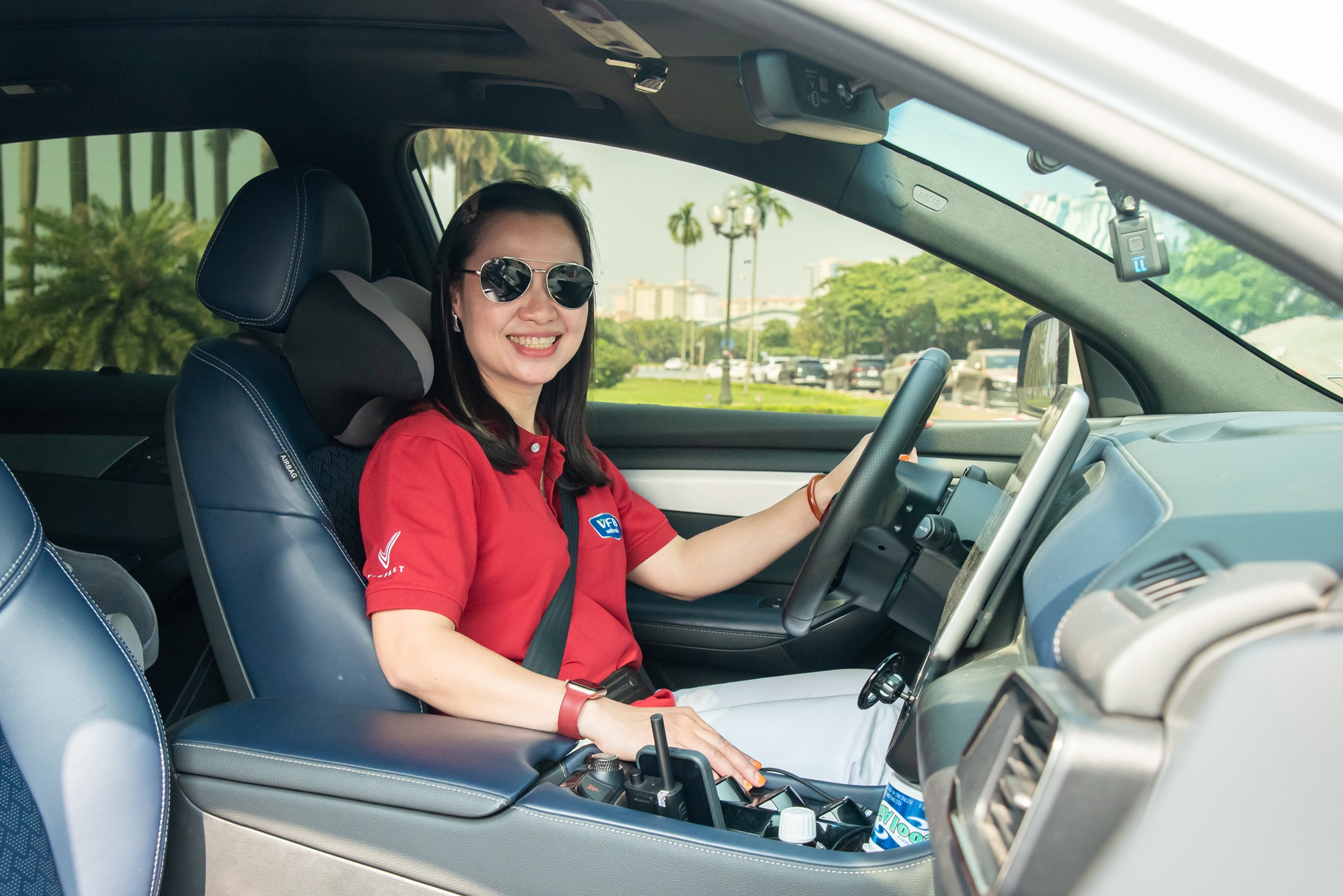 Đoàn VinFast VF 8 từ Tây Tạng về Việt Nam: ‘Vượt hơn 10.000km, nhiệt độ -15 độ C, dùng bình oxy, từng suýt bỏ cuộc’ - Ảnh 7