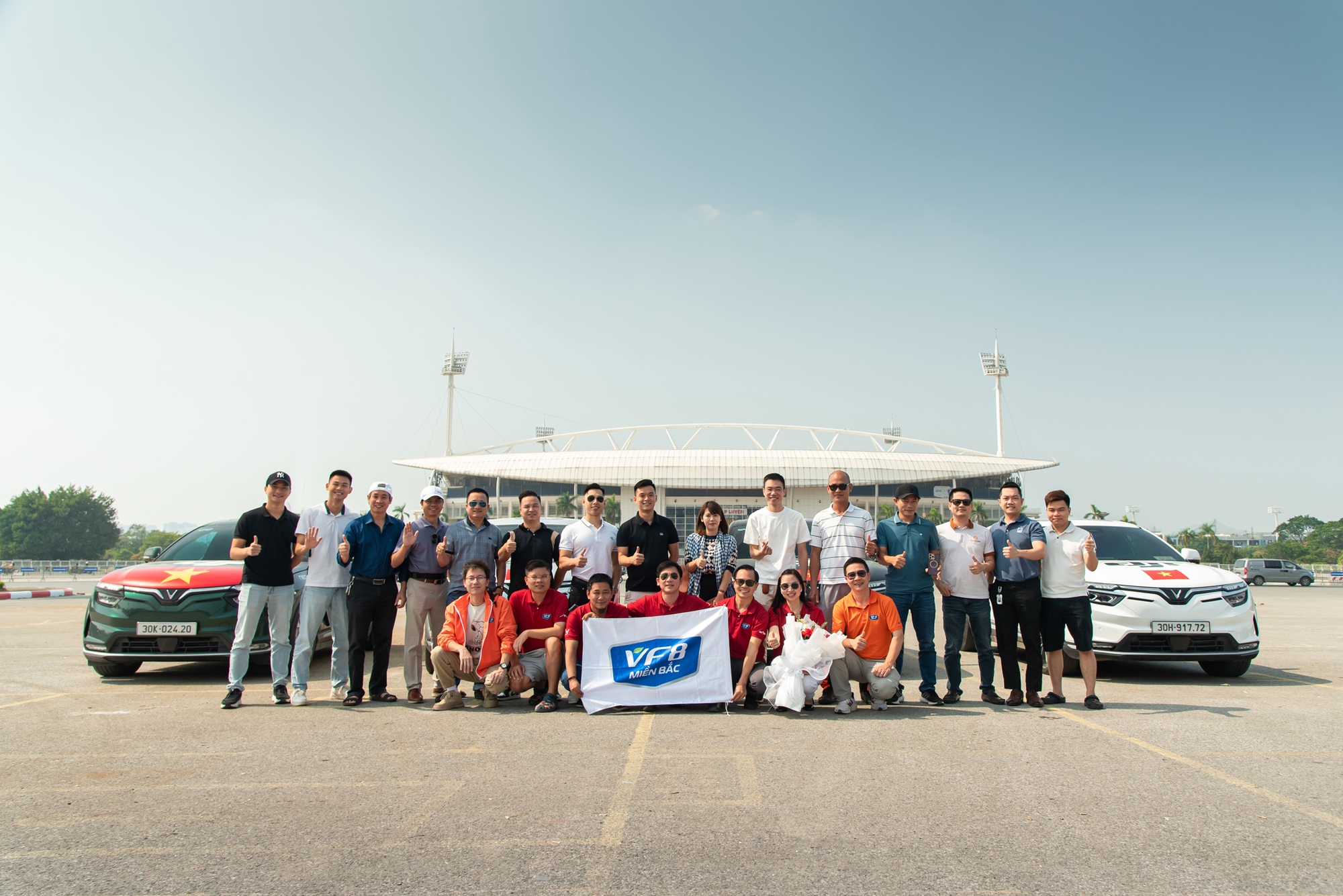 Đoàn VinFast VF 8 từ Tây Tạng về Việt Nam: ‘Vượt hơn 10.000km, nhiệt độ -15 độ C, dùng bình oxy, từng suýt bỏ cuộc’ - Ảnh 9