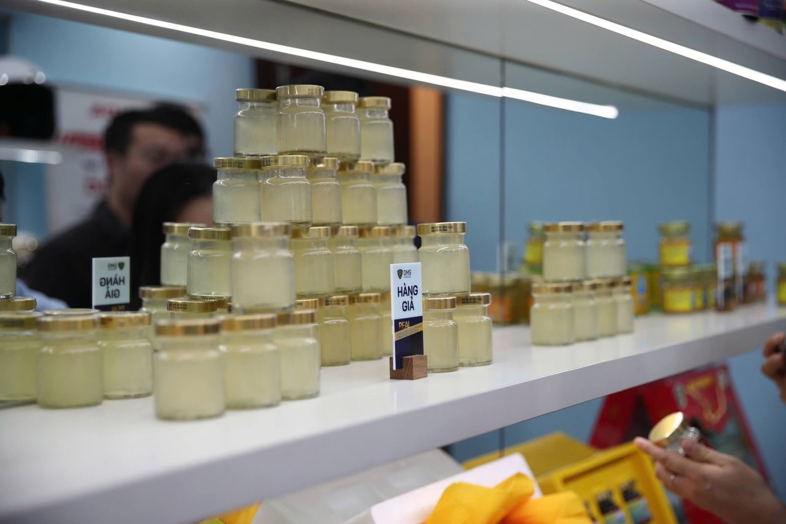 Sản xuất nước yến giả hàng loạt, thích tem nhãn mác gì dán vào sau - Ảnh 2