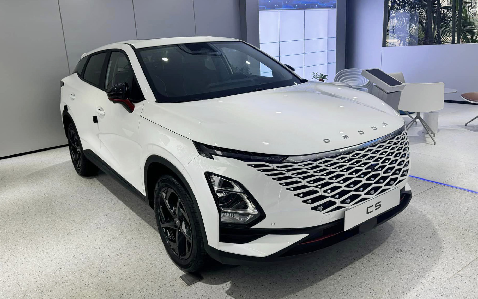 Loạt xe mới vừa ra mắt Việt Nam tháng này: Giá từ hơn 300 triệu đến hơn 5 tỷ, nhiều phân khúc, có cả xe phổ thông, xe sang - Ảnh 3