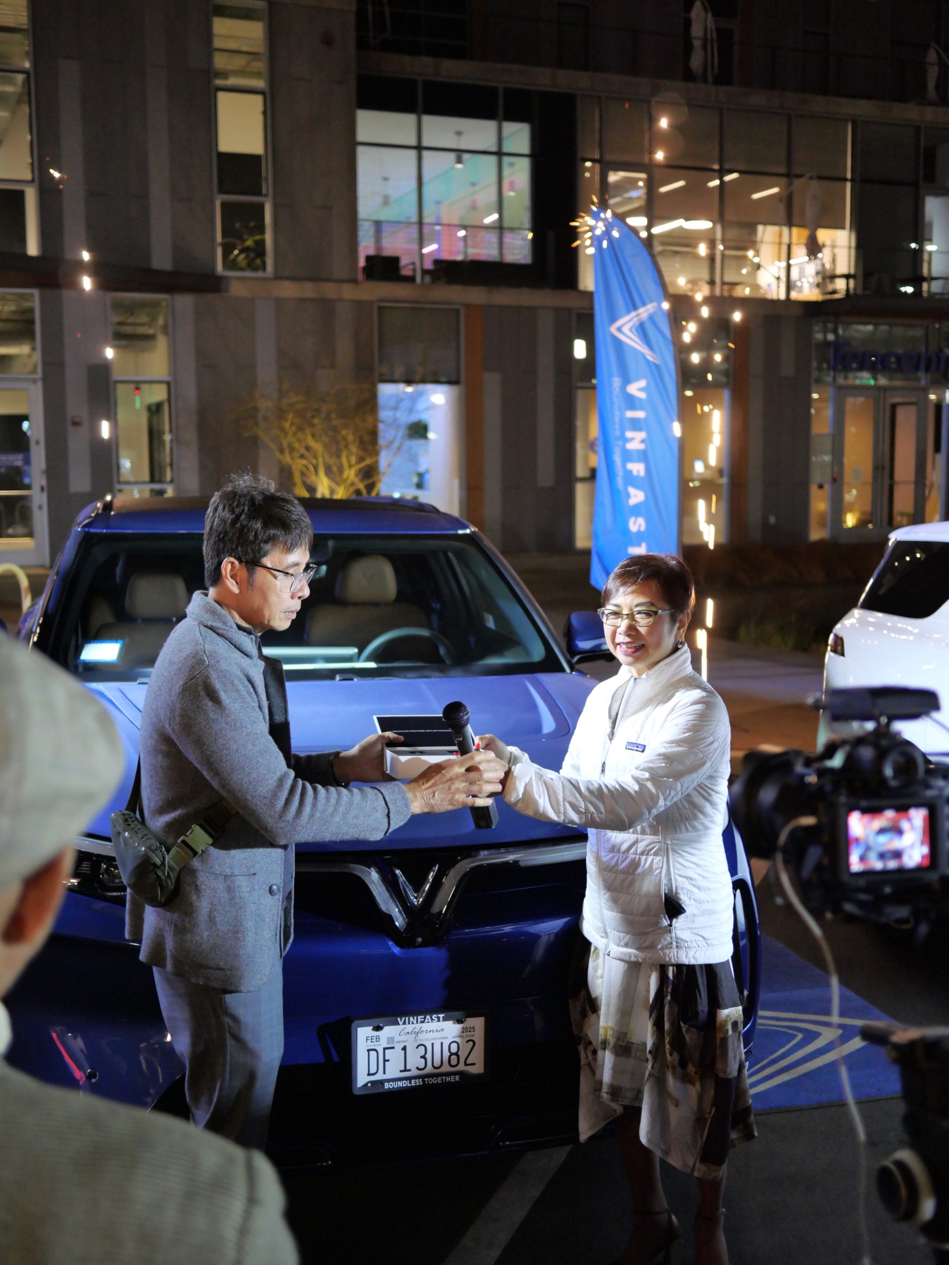Sau VF 8, VinFast chính thức bàn giao những chiếc VF 9 đầu tiên đến khách hàng tại Mỹ - Ảnh 2