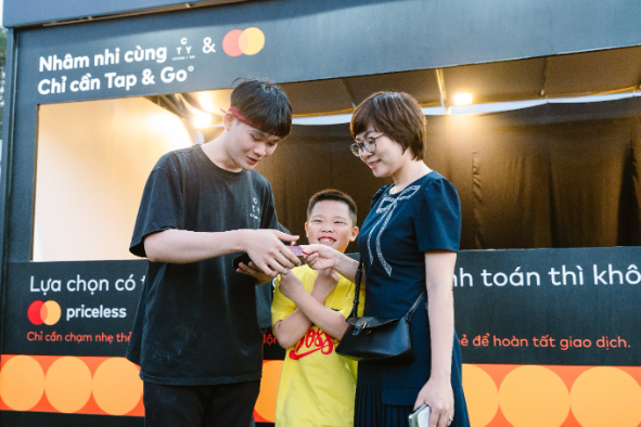 Tận hưởng tối đa nhờ các giao dịch tiện lợi, an toàn cùng Mastercard - Ảnh 1