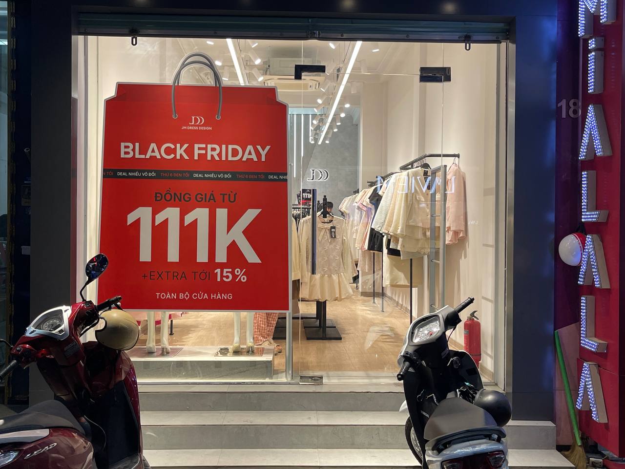 Chuyện gì đang xảy ra với các cửa hàng Black Friday ở Hà Nội? - Ảnh 15
