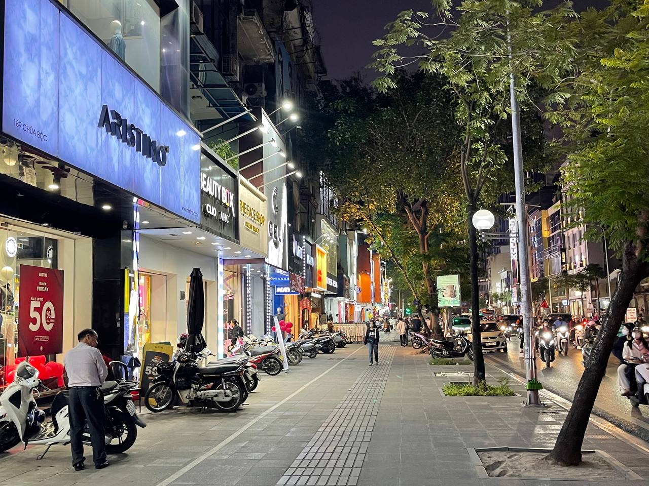 Chuyện gì đang xảy ra với các cửa hàng Black Friday ở Hà Nội? - Ảnh 17