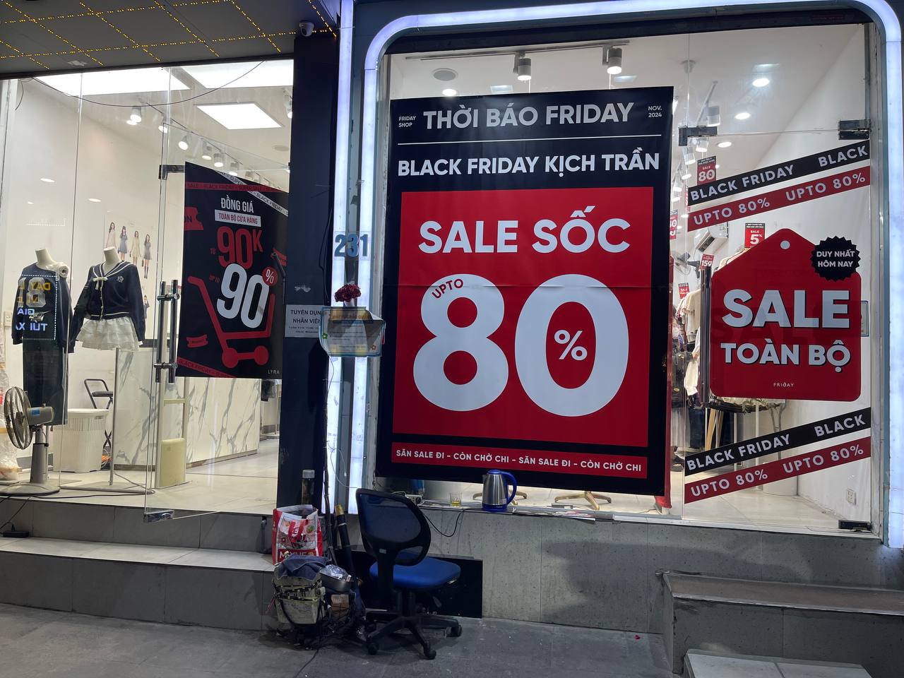 Chuyện gì đang xảy ra với các cửa hàng Black Friday ở Hà Nội? - Ảnh 13