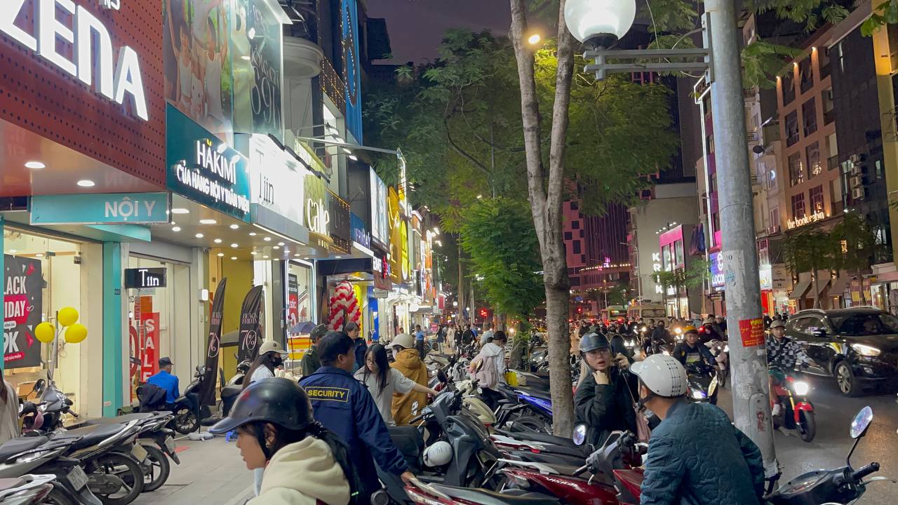 Chuyện gì đang xảy ra với các cửa hàng Black Friday ở Hà Nội? - Ảnh 18