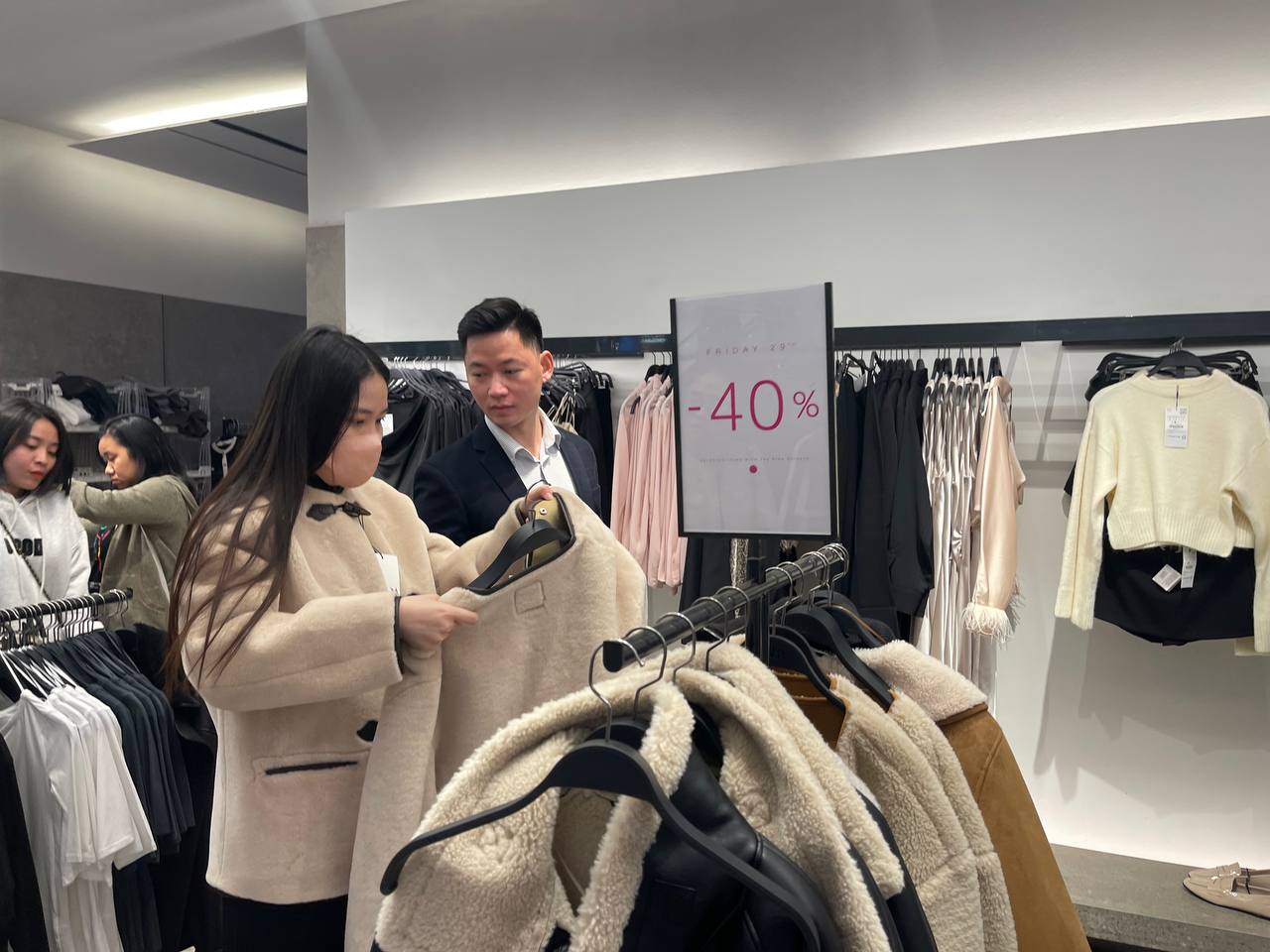 Chuyện gì đang xảy ra với các cửa hàng Black Friday ở Hà Nội? - Ảnh 5