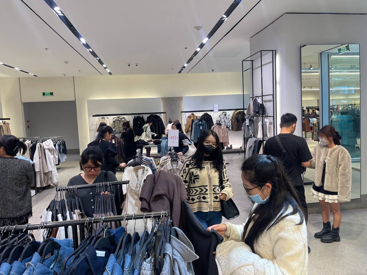 Chuyện gì đang xảy ra với các cửa hàng Black Friday ở Hà Nội? - Ảnh 3