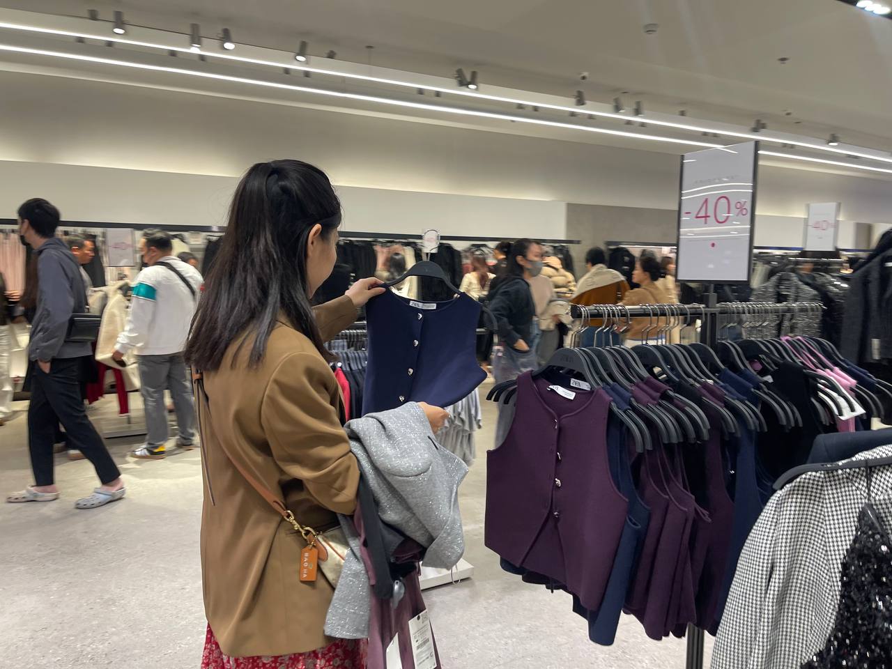 Chuyện gì đang xảy ra với các cửa hàng Black Friday ở Hà Nội? - Ảnh 4