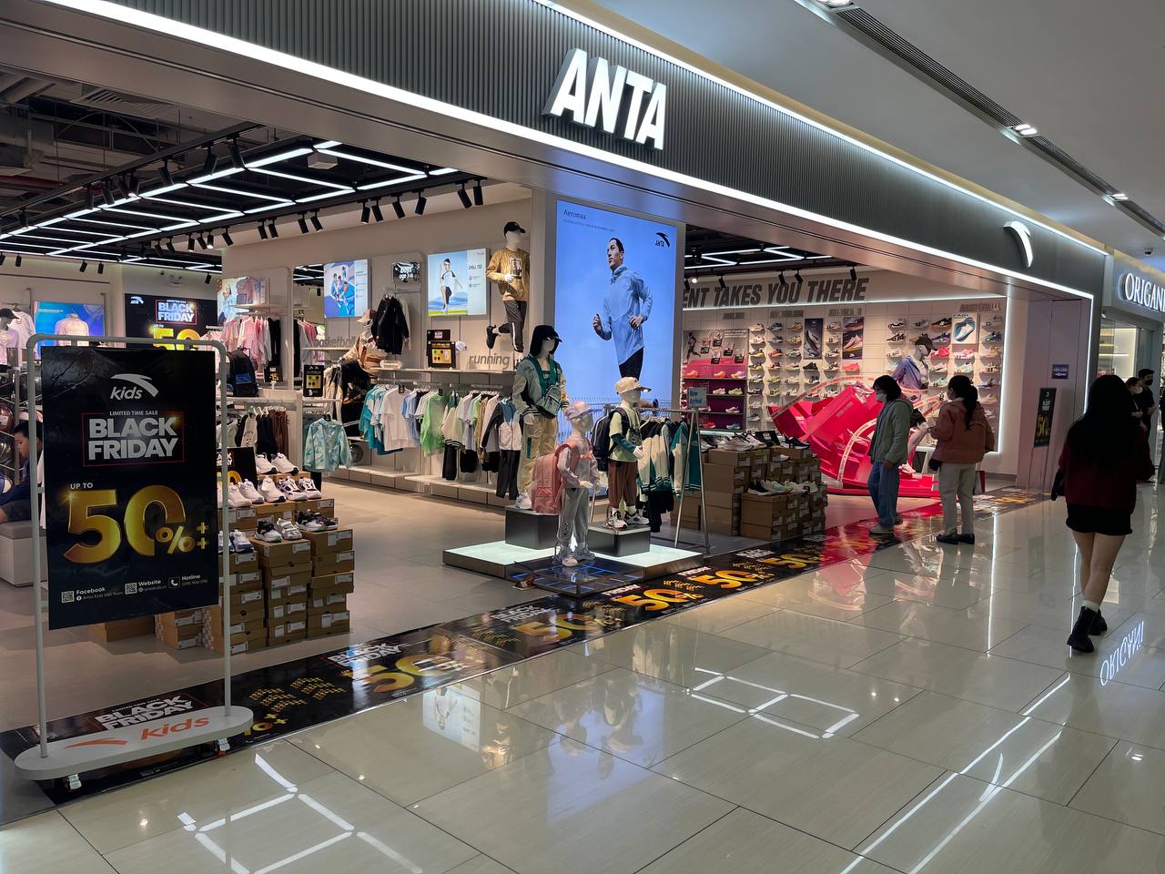 Chuyện gì đang xảy ra với các cửa hàng Black Friday ở Hà Nội? - Ảnh 11