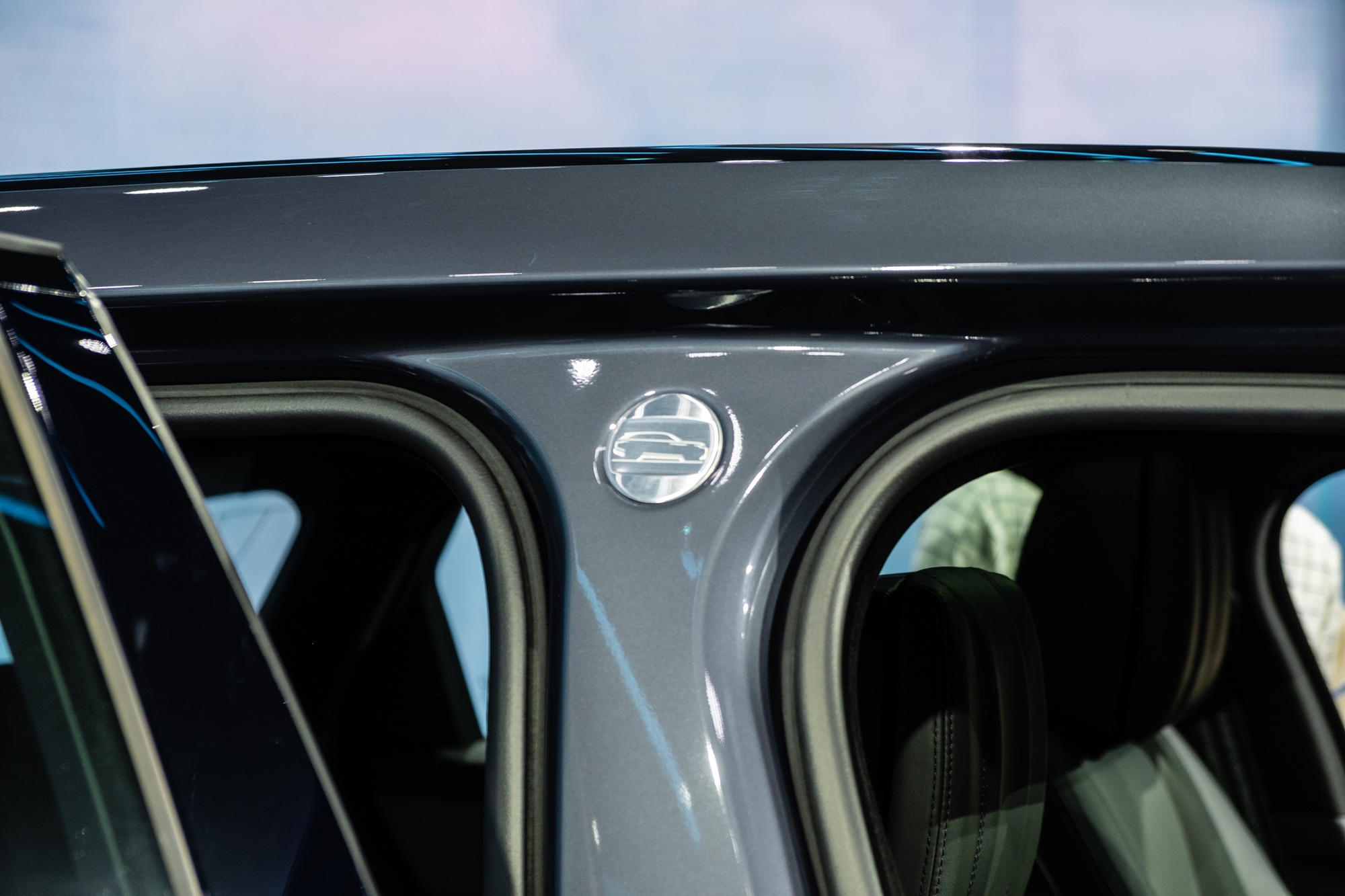 Range Rover Velar 2025 ra mắt Việt Nam: Giá từ hơn 3,7 tỷ, màn hình mới, treo khí nén, mạnh nhất gần 400 mã lực, chạy 64km không cần xăng - Ảnh 14