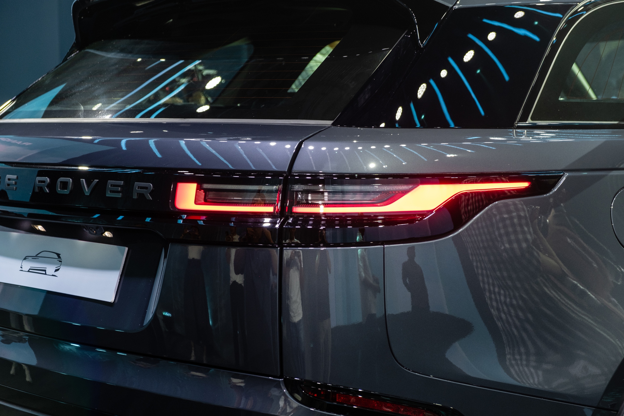 Range Rover Velar 2025 ra mắt Việt Nam: Giá từ hơn 3,7 tỷ, màn hình mới, treo khí nén, mạnh nhất gần 400 mã lực, chạy 64km không cần xăng - Ảnh 13