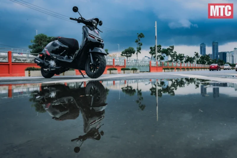 Honda SH bất ngờ gặp đối cứng: Sở hữu phanh SBS độc quyền, thiết kế sang chảnh mà giá siêu rẻ - Ảnh 8