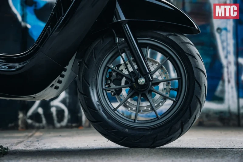 Honda SH bất ngờ gặp đối cứng: Sở hữu phanh SBS độc quyền, thiết kế sang chảnh mà giá siêu rẻ - Ảnh 5