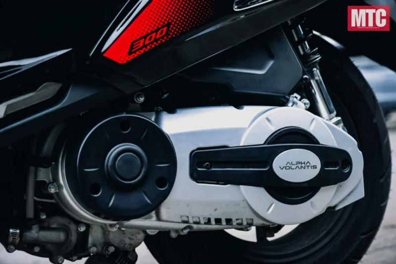 Honda SH bất ngờ gặp đối cứng: Sở hữu phanh SBS độc quyền, thiết kế sang chảnh mà giá siêu rẻ - Ảnh 7