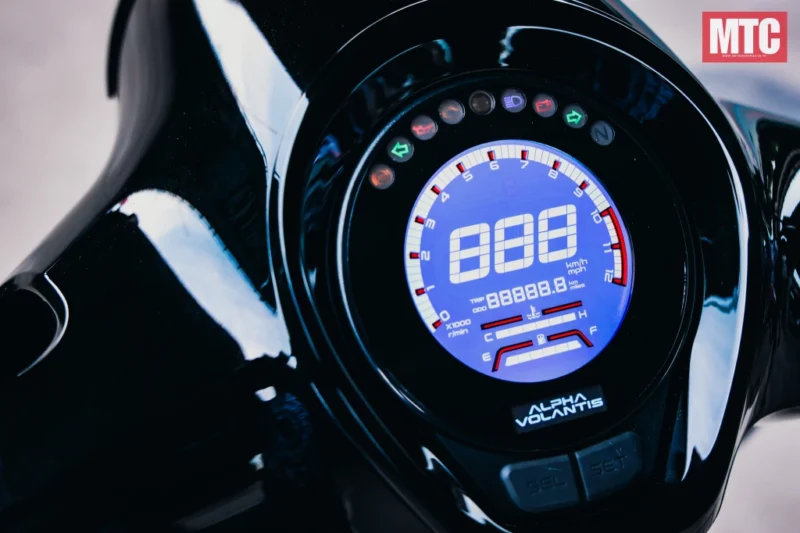 Honda SH bất ngờ gặp đối cứng: Sở hữu phanh SBS độc quyền, thiết kế sang chảnh mà giá siêu rẻ - Ảnh 2