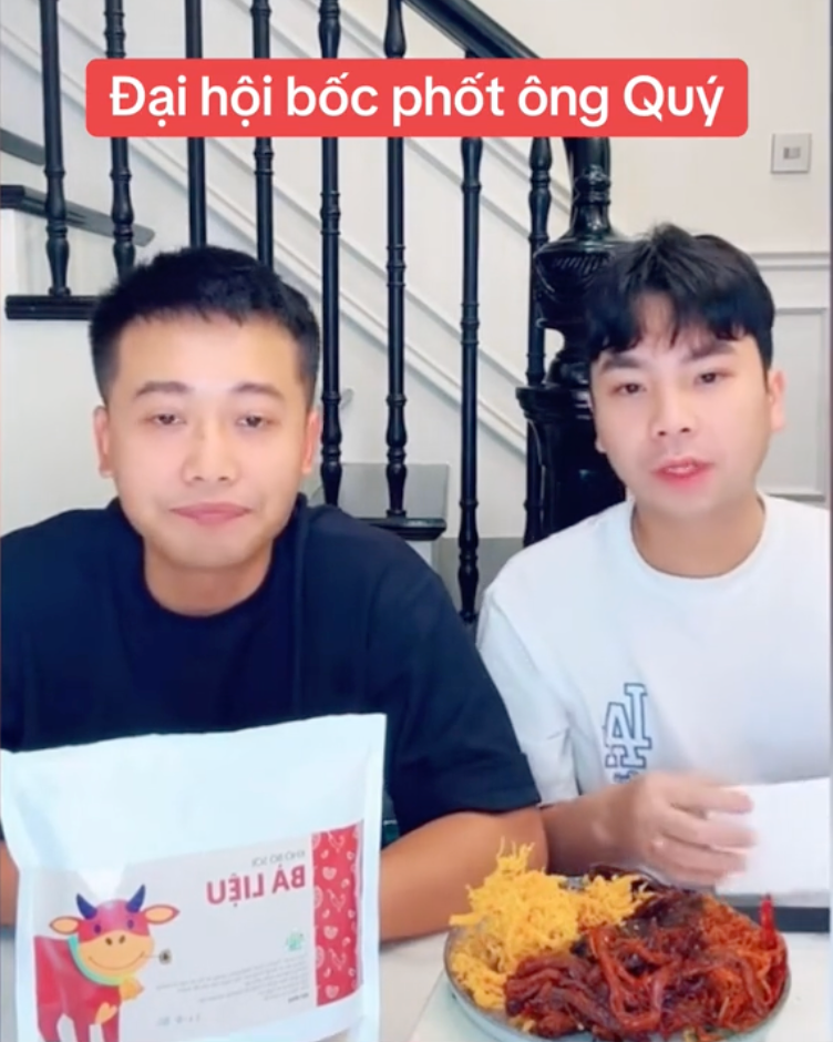 "Con làm cha phá" là đây: Nuôi ngan vịt ở Châu Phi không dám ăn, ông Quý vừa sang đã làm 1 việc Quang Linh Vlogs khóc ròng - Ảnh 5