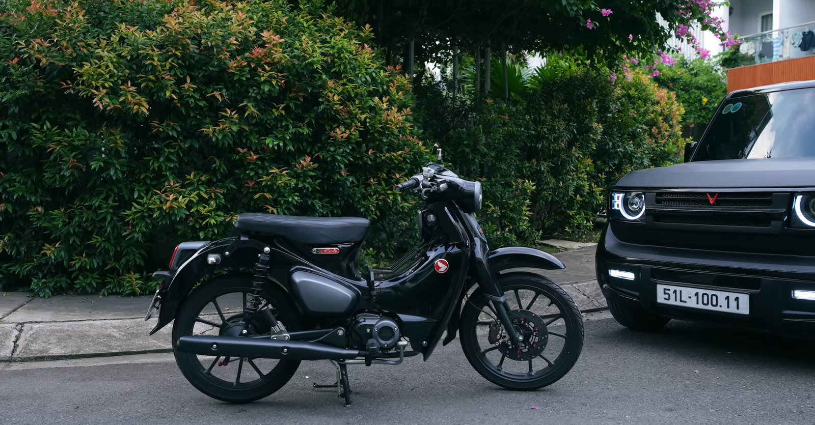 "Pháp sư" Mr. Xuân Hoàn thay áo mới cho VinFast VF 3: mini Defender phiên bản "hoàng tử bóng đêm", cặp đèn pha đổi màu theo ý thích - Ảnh 7