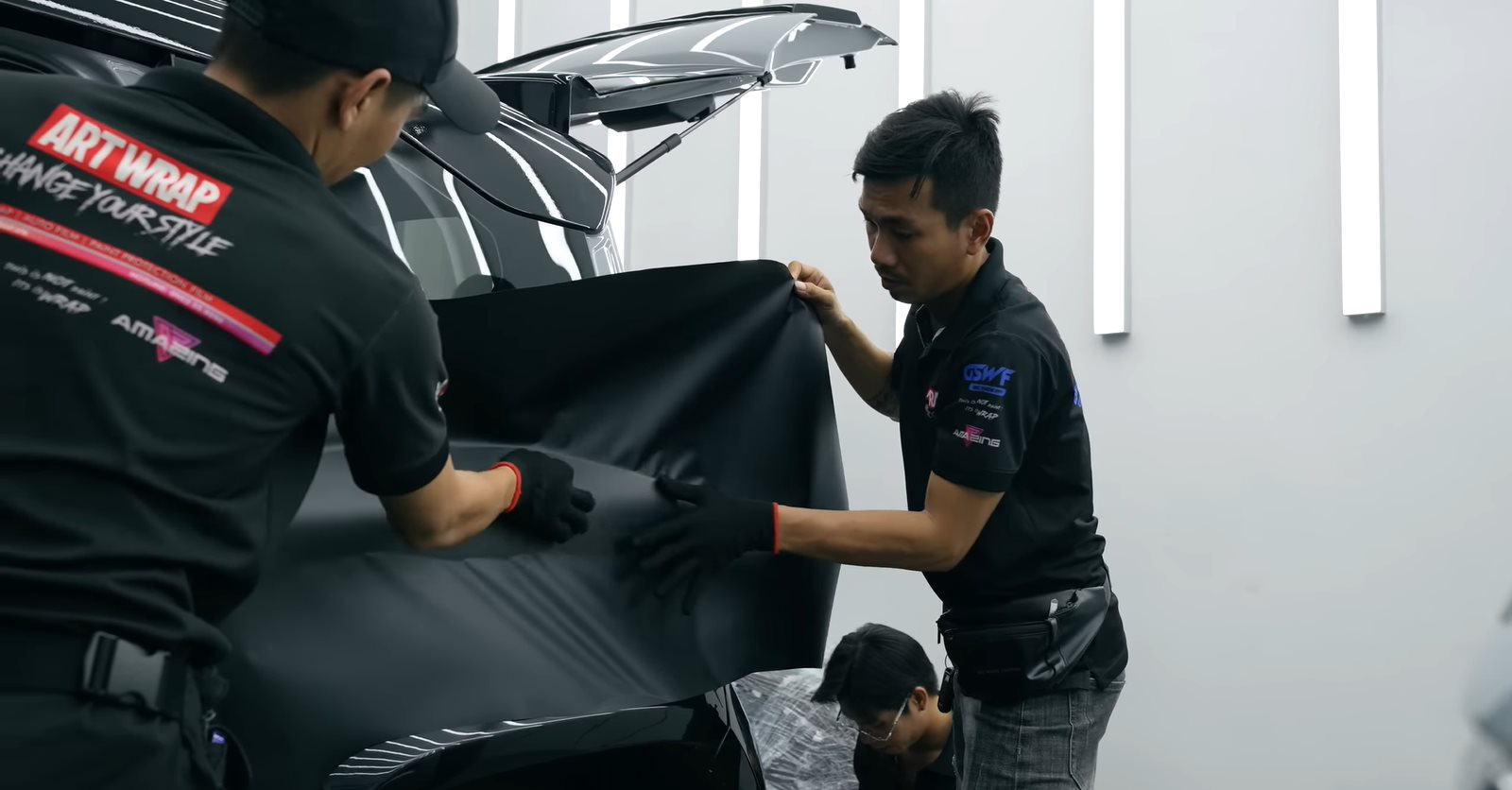 "Pháp sư" Mr. Xuân Hoàn thay áo mới cho VinFast VF 3: mini Defender phiên bản "hoàng tử bóng đêm", cặp đèn pha đổi màu theo ý thích - Ảnh 1