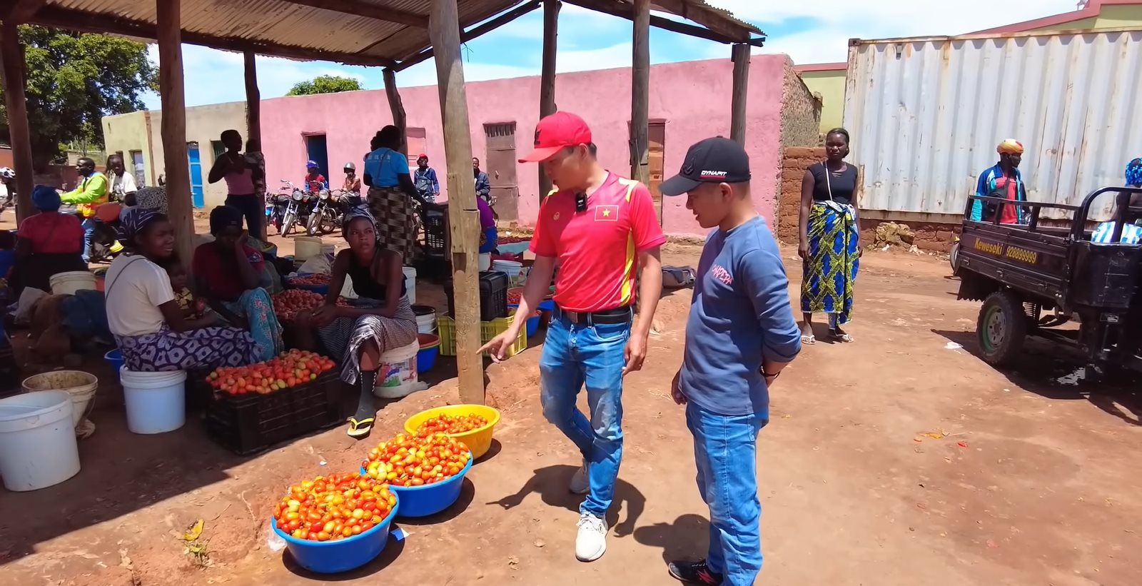 Loại quả bán đầy ở Việt Nam, sang châu Phi được thương lái tranh mua như đặc sản, khiến cả chợ một phen náo loạn - Ảnh 6