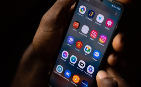 12 năm chỉ dùng Android, tôi tò mò dùng thử iPhone xem thế nào để rồi nhận ra Android vẫn là "đỉnh nhất" - Ảnh 1