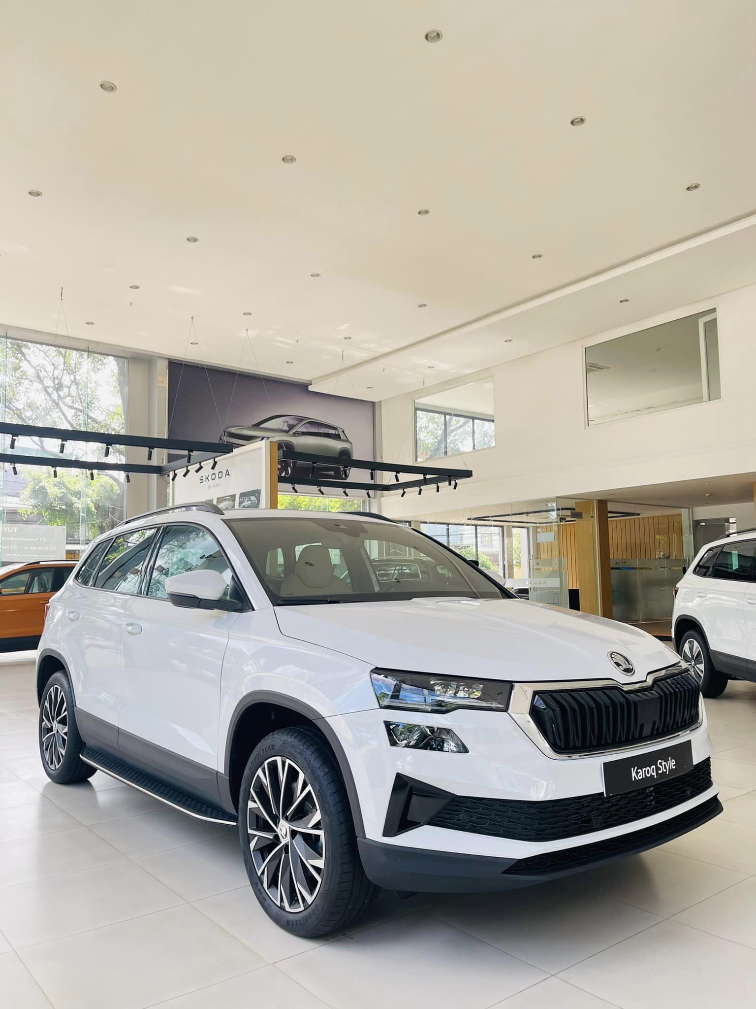 Loạt xe nhập khẩu giảm giá cả trăm triệu đấu ô tô lắp ráp đang 'chạy trước bạ': Nhiều mẫu giảm trên 200 triệu, nhảy xuống cạnh tranh cả xe nhóm dưới - Ảnh 7