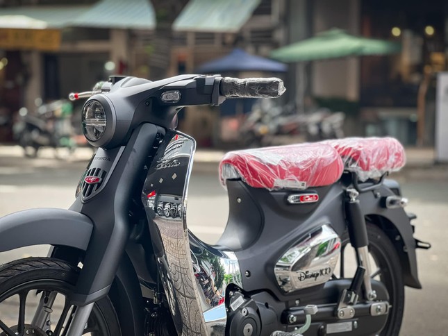Honda Super Cub phiên bản Disney giá hơn 200 triệu đồng tại Việt Nam - Ảnh 4