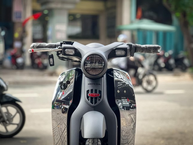 Honda Super Cub phiên bản Disney giá hơn 200 triệu đồng tại Việt Nam - Ảnh 2