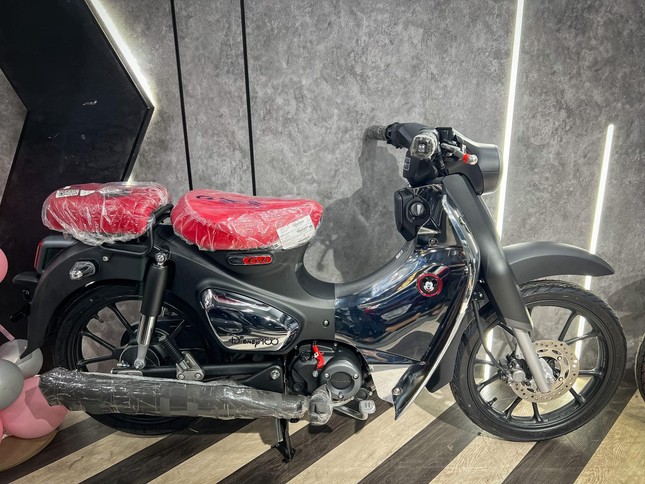 Honda Super Cub phiên bản Disney giá hơn 200 triệu đồng tại Việt Nam - Ảnh 1