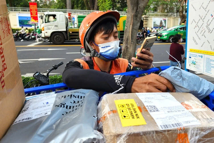 Ai dẫn đầu trong cuộc chiến sàn thương mại điện tử ở Việt Nam? - Ảnh 2