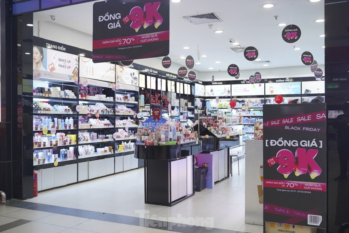 Black Friday đúng đợt rét nhất từ đầu mùa, người Hà Nội đổ xô mua quần áo - Ảnh 14