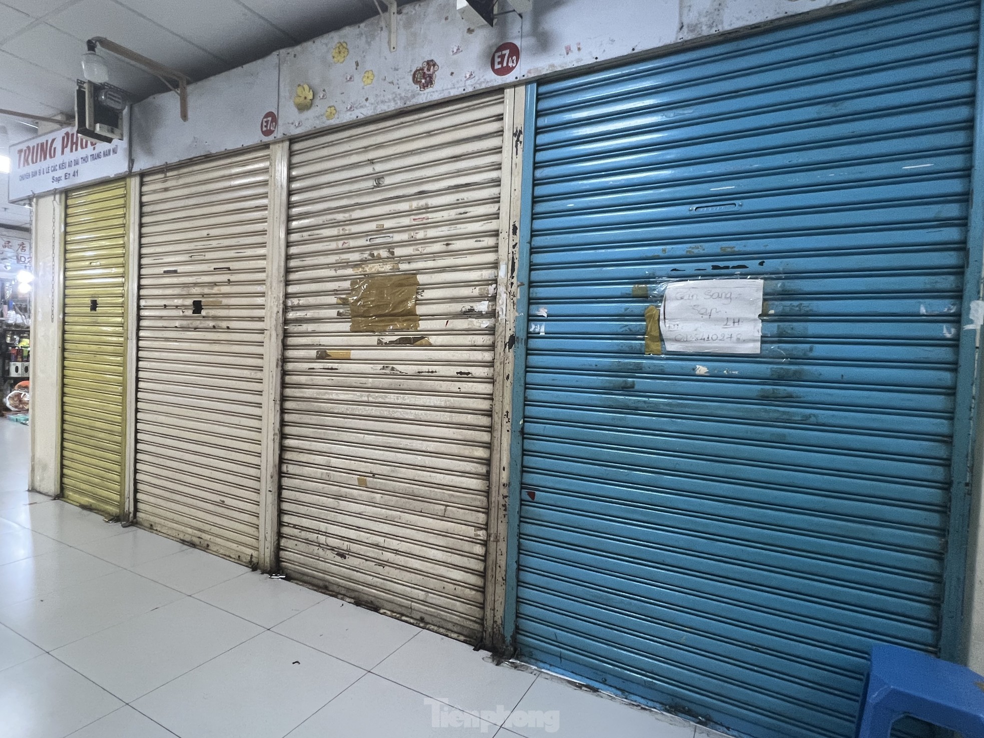 Vào mùa cuối năm nhưng chợ đìu hiu, tiểu thương mòn mỏi chờ khách - Ảnh 3