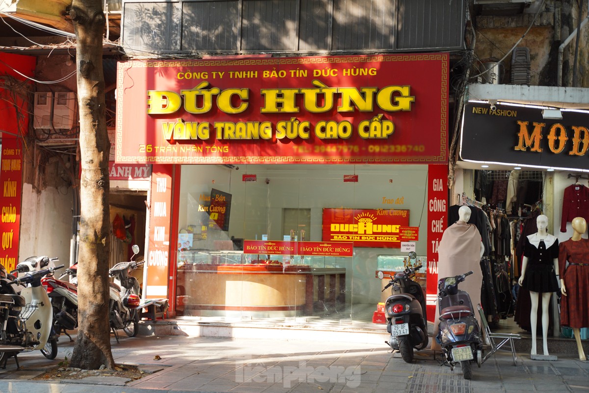 Người Hà Nội chen chúc đi mua vàng - Ảnh 12