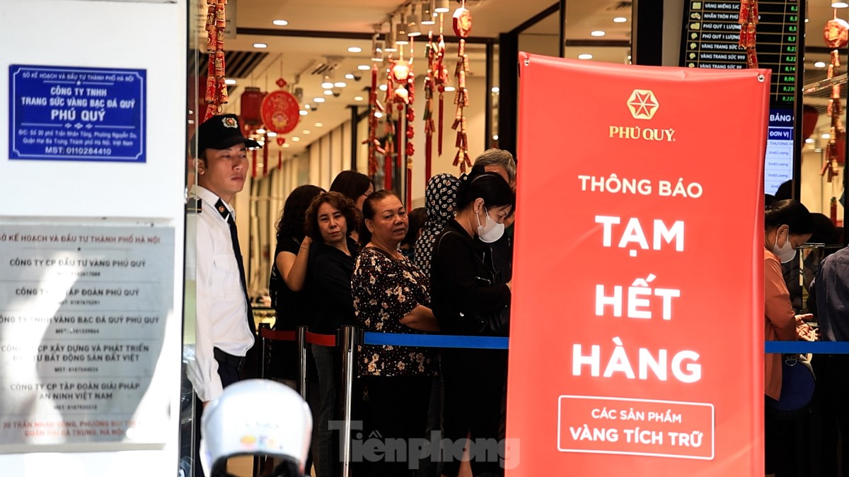 Người Hà Nội chen chúc đi mua vàng - Ảnh 8