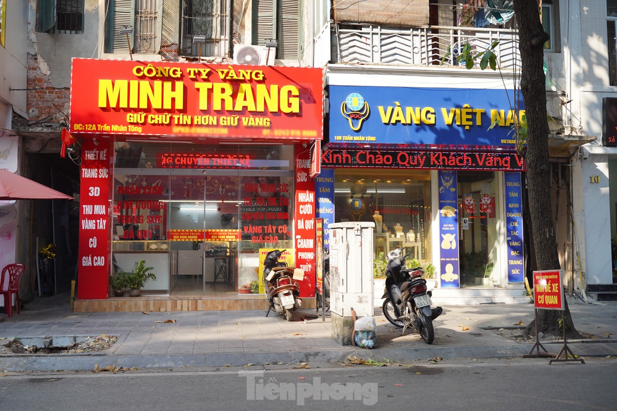 Người Hà Nội chen chúc đi mua vàng - Ảnh 11