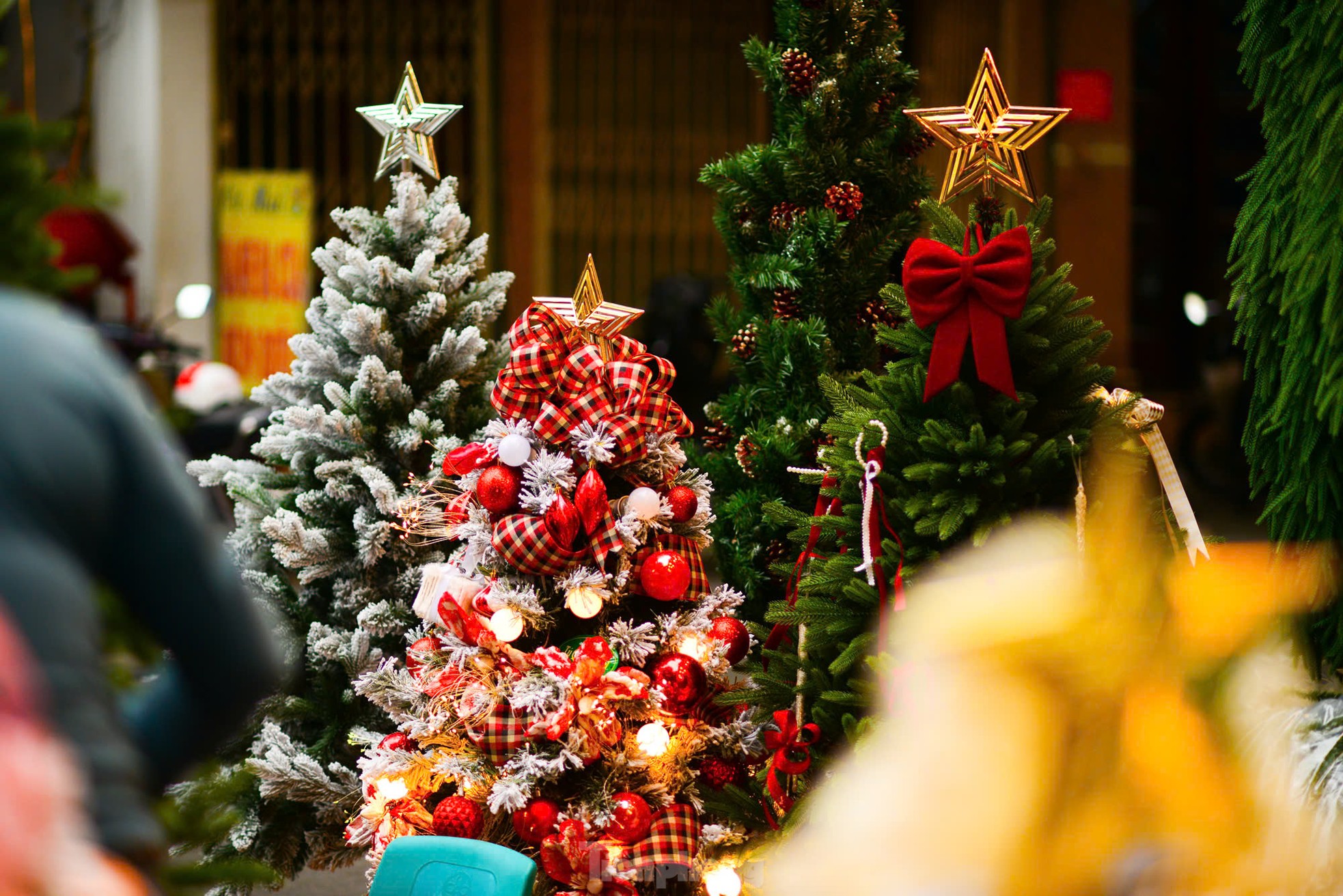 Tạo hình người tuyết, nghề lạ hái bộn tiền ở Thủ đô mùa Giáng sinh - Ảnh 3