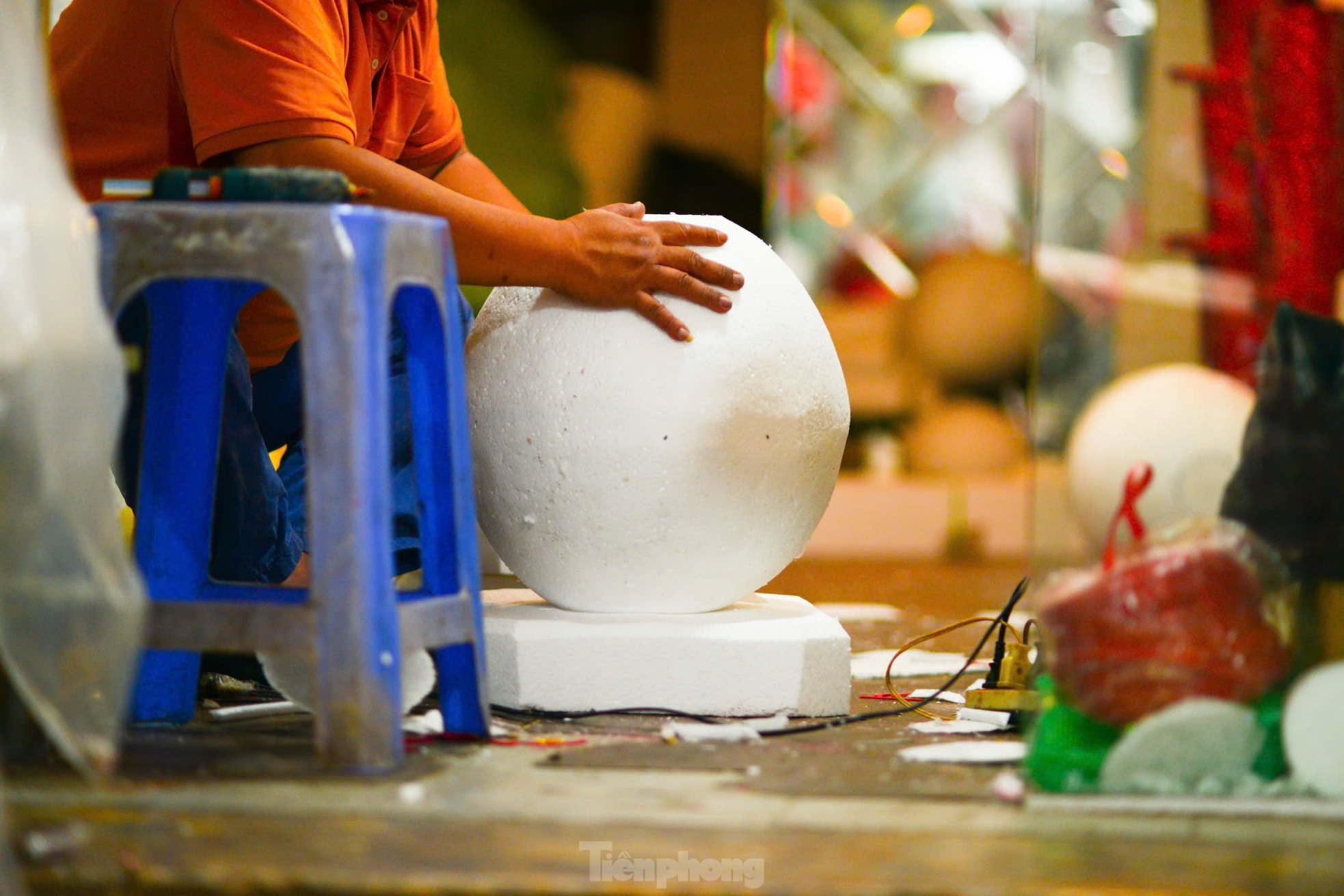 Tạo hình người tuyết, nghề lạ hái bộn tiền ở Thủ đô mùa Giáng sinh - Ảnh 7