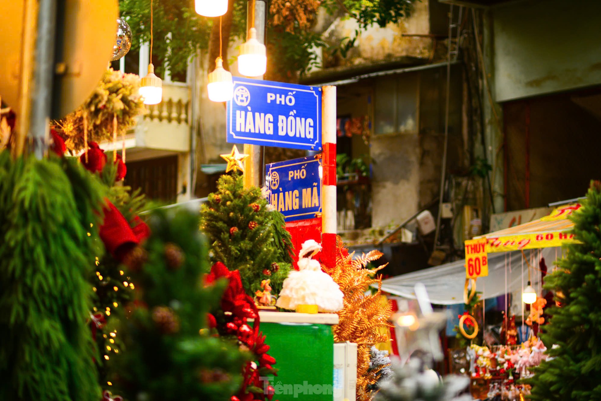 Tạo hình người tuyết, nghề lạ hái bộn tiền ở Thủ đô mùa Giáng sinh - Ảnh 1