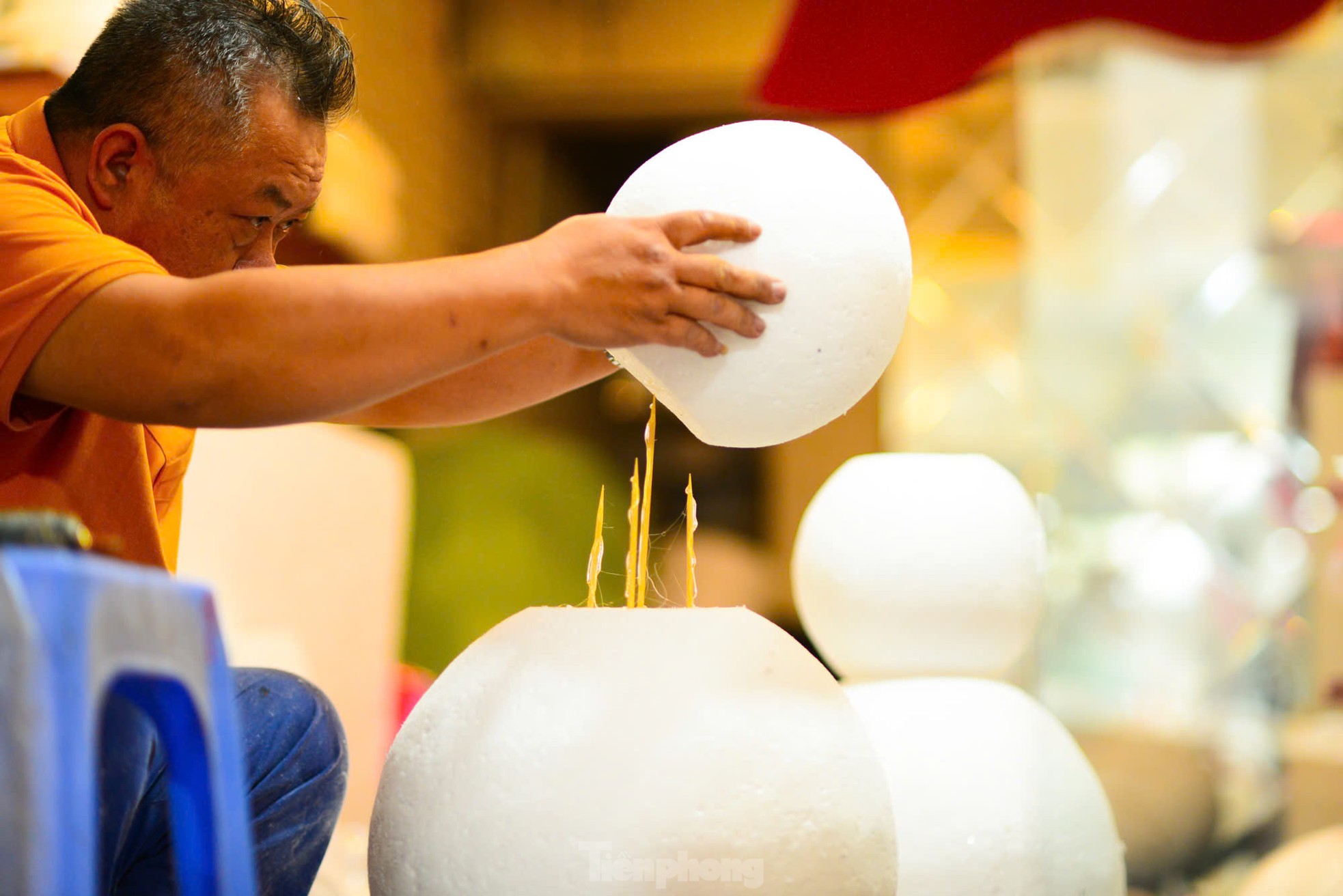 Tạo hình người tuyết, nghề lạ hái bộn tiền ở Thủ đô mùa Giáng sinh - Ảnh 9